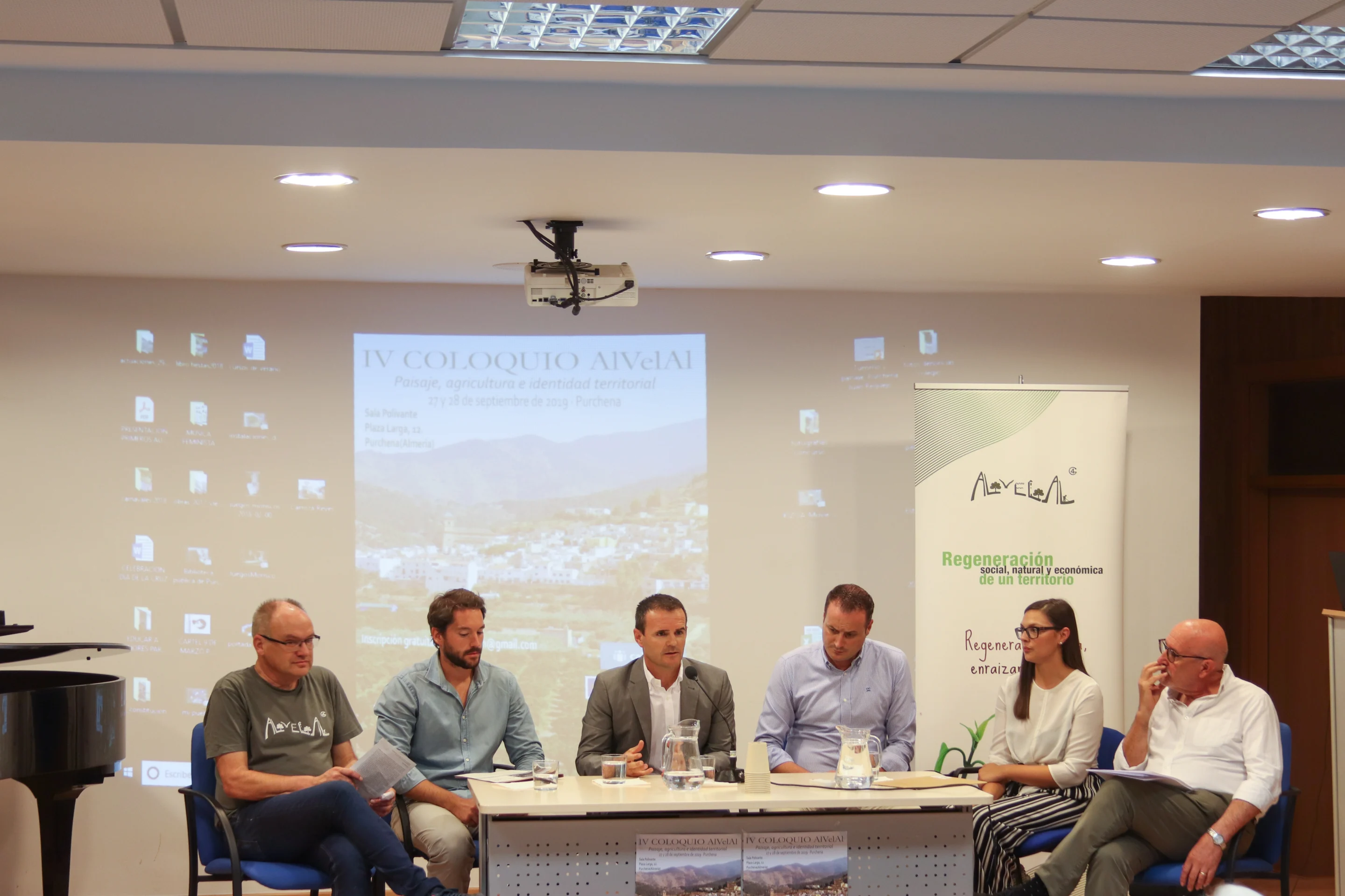 Mesa redonda durante el Coloquio AlVelAl