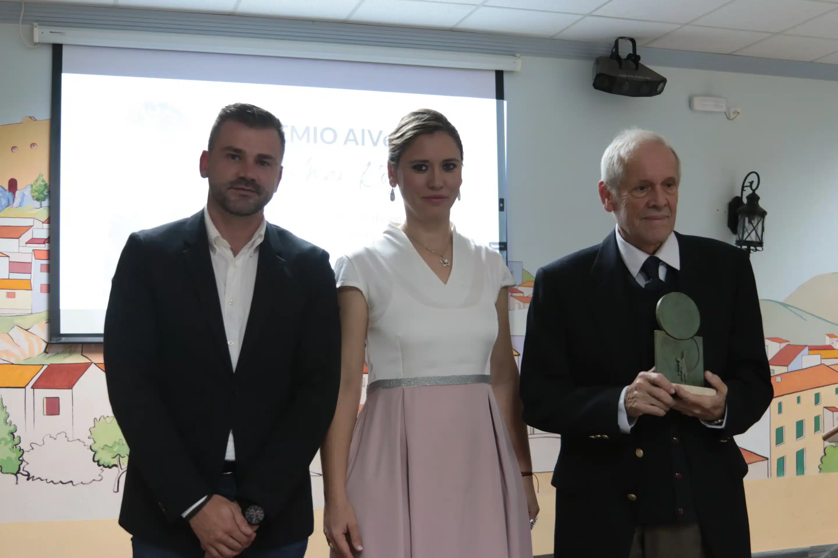 Julio César Tello recibe el III Premio AlVelAl – Dietmar Roth